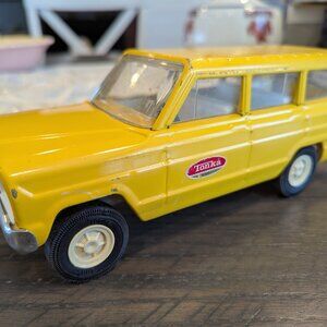 Vintage yellow 1960s Tonka Jeep wagoneer rare find